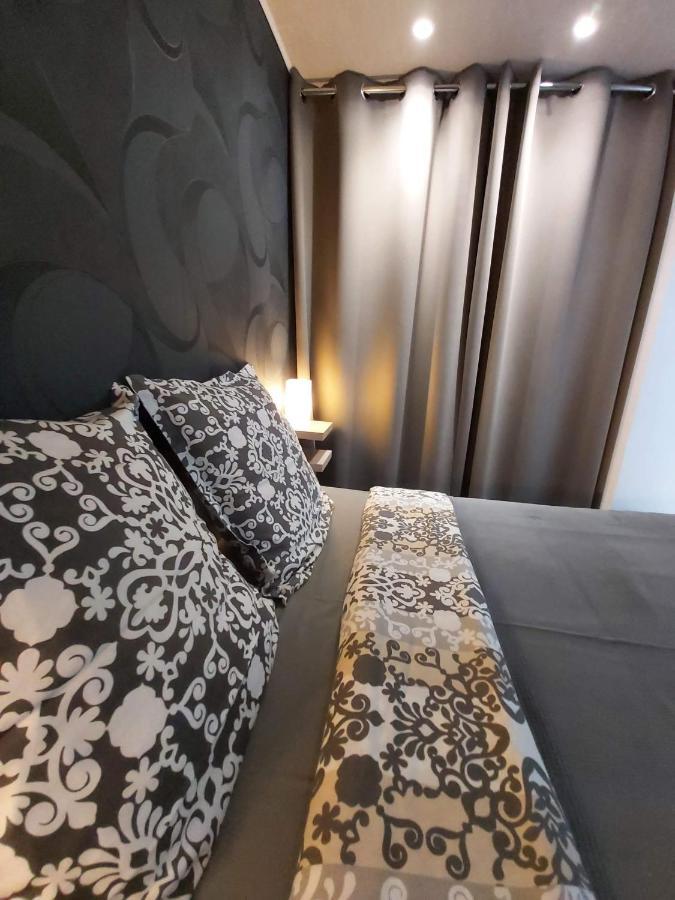 Nui Apartment *